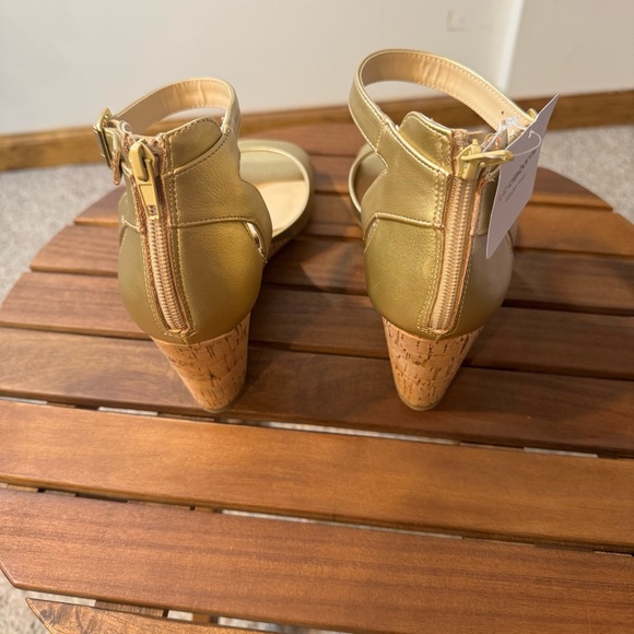 Liz Claiborne Wedge Sandals / Size:11 - Picture 4 of 9